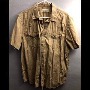 I’m selling a polo shirt button down!!!